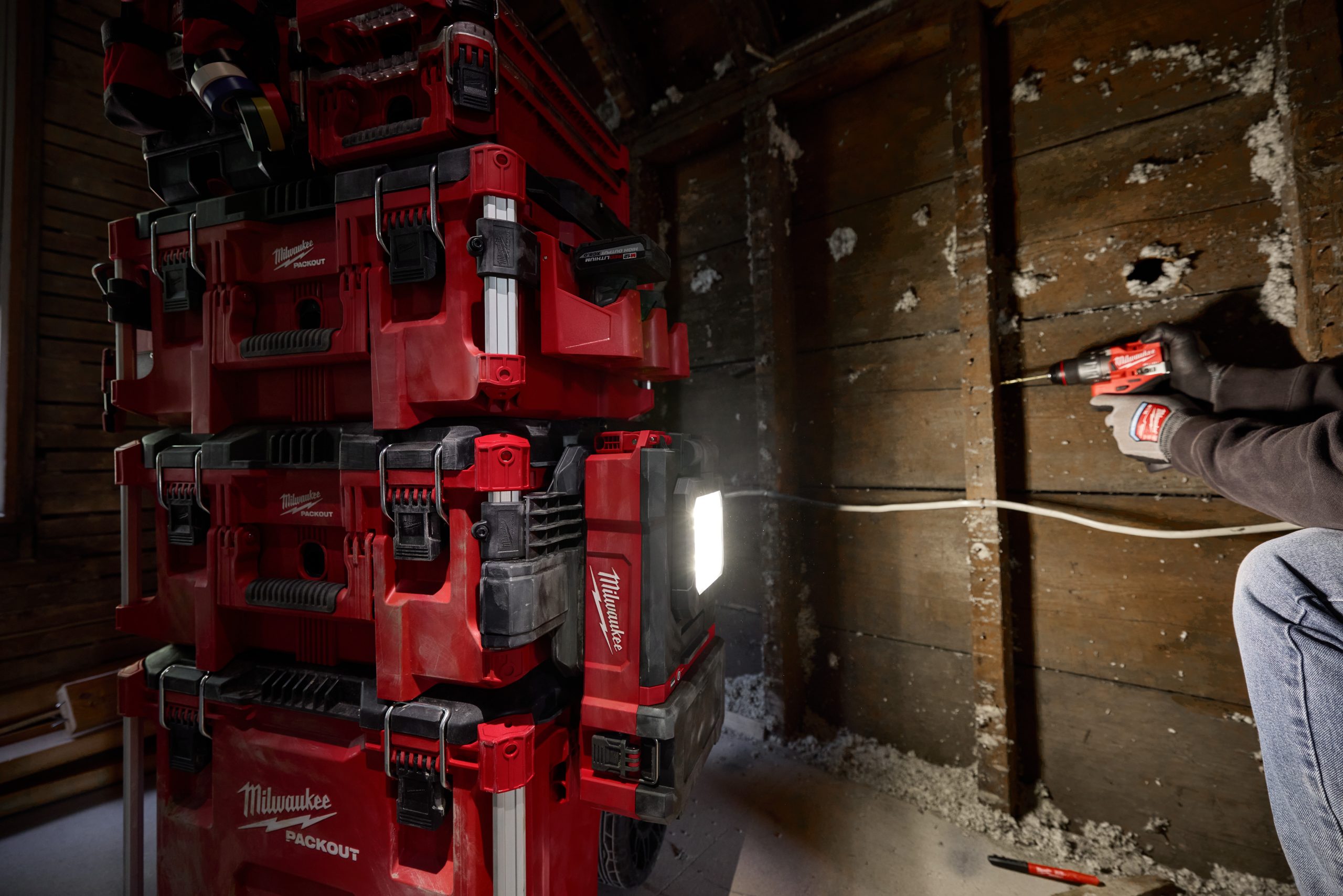 Milwaukee 2356-20 M12™ Flood Light + USB Charging w/ PACKOUT™ Compatibility - Image 6